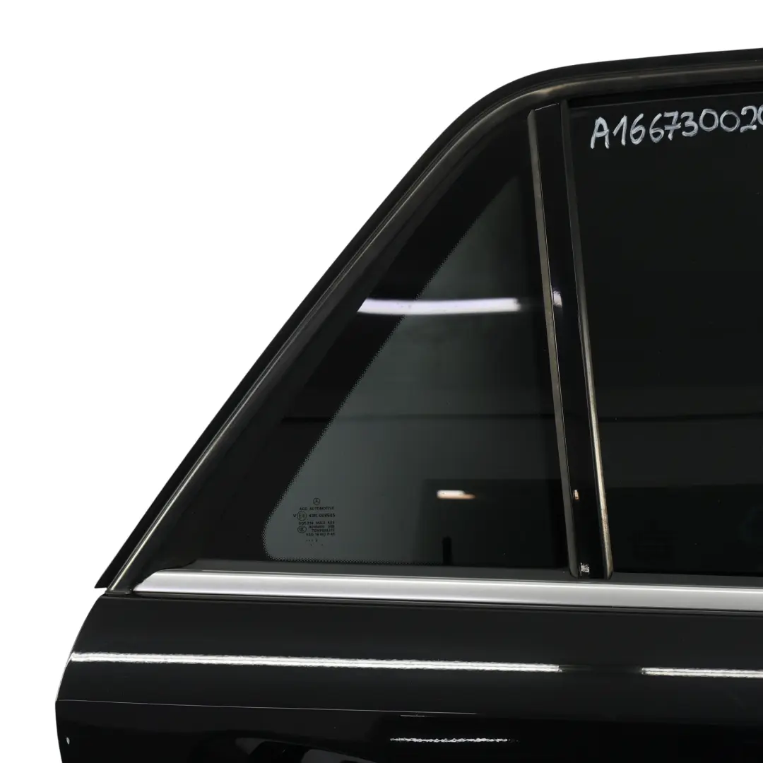 Puerta Trasera Derecha Negro Obsidiana Metalizado para Mercedes ML W166 con número de pieza A1667300205 Mercedes ML W166 Puerta Trasera Derecha Negro Obsidiana Metalizado - SKU A1667300205-OB - Número de pieza A1667300205