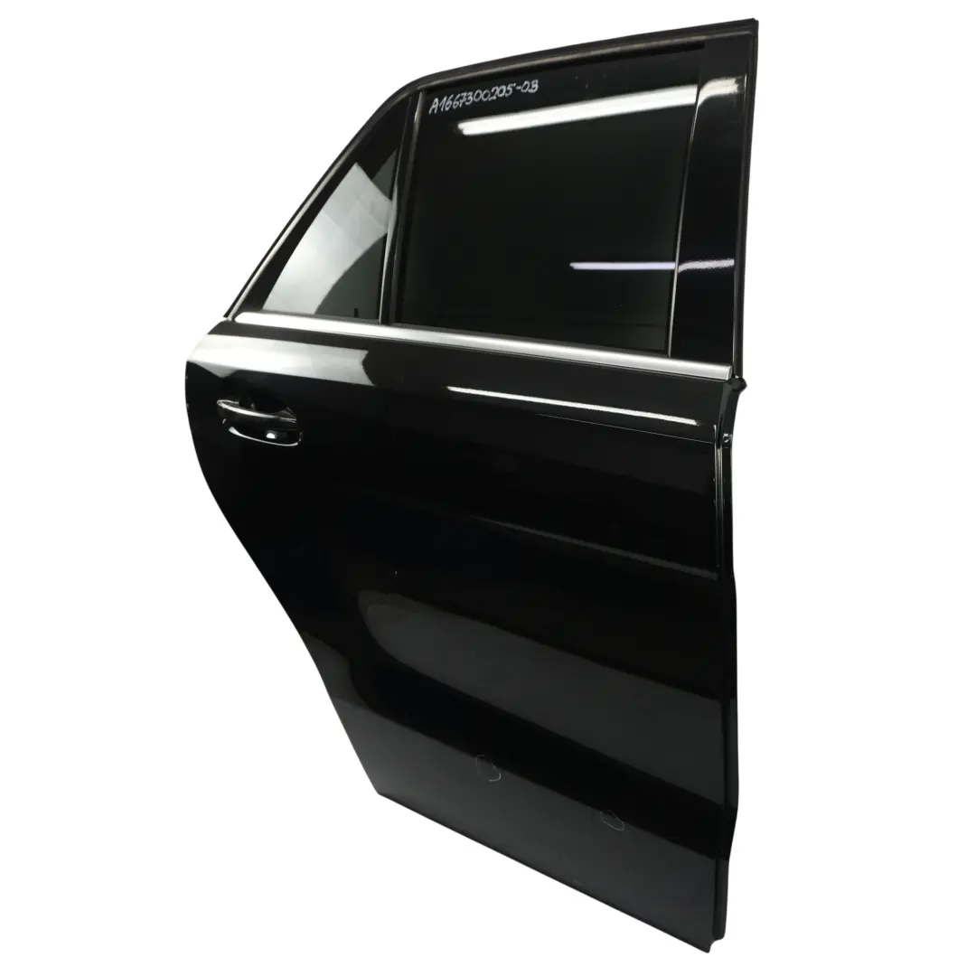 Drzwi Tylne Prawe Obsidian Black Metallic-197 do Mercedes ML W166 o numerze A1667300205 Mercedes ML W166 Drzwi Tylne Prawe Obsidian Black Metallic-197 - SKU A1667300205-OB - Numer Części A1667300205
