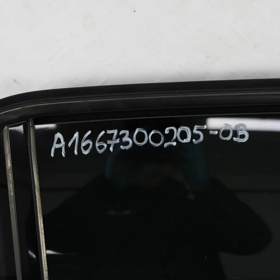 Drzwi Tylne Prawe Obsidian Black Metallic-197 do Mercedes ML W166 o numerze A1667300205 Mercedes ML W166 Drzwi Tylne Prawe Obsidian Black Metallic-197 - SKU A1667300205-OB - Numer Części A1667300205