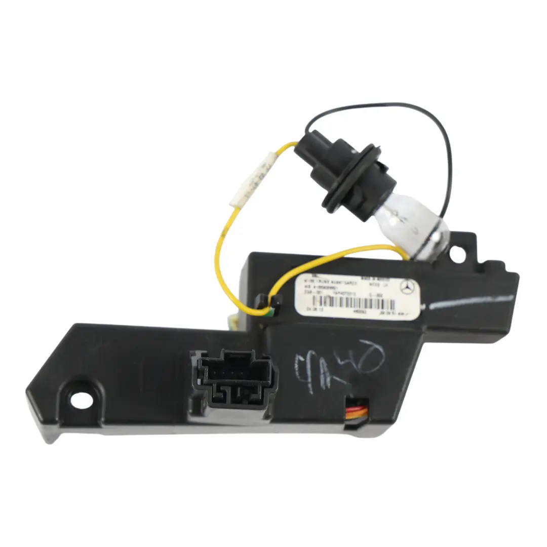 Gniazdo Żarówki Lampy Tylnej Lewe do Mercedes ML W166 o numerze A1669068601 Mercedes ML W166 Gniazdo Żarówki Lampy Tylnej Lewe - SKU A1669068601-1 - Numer Części A1669068601