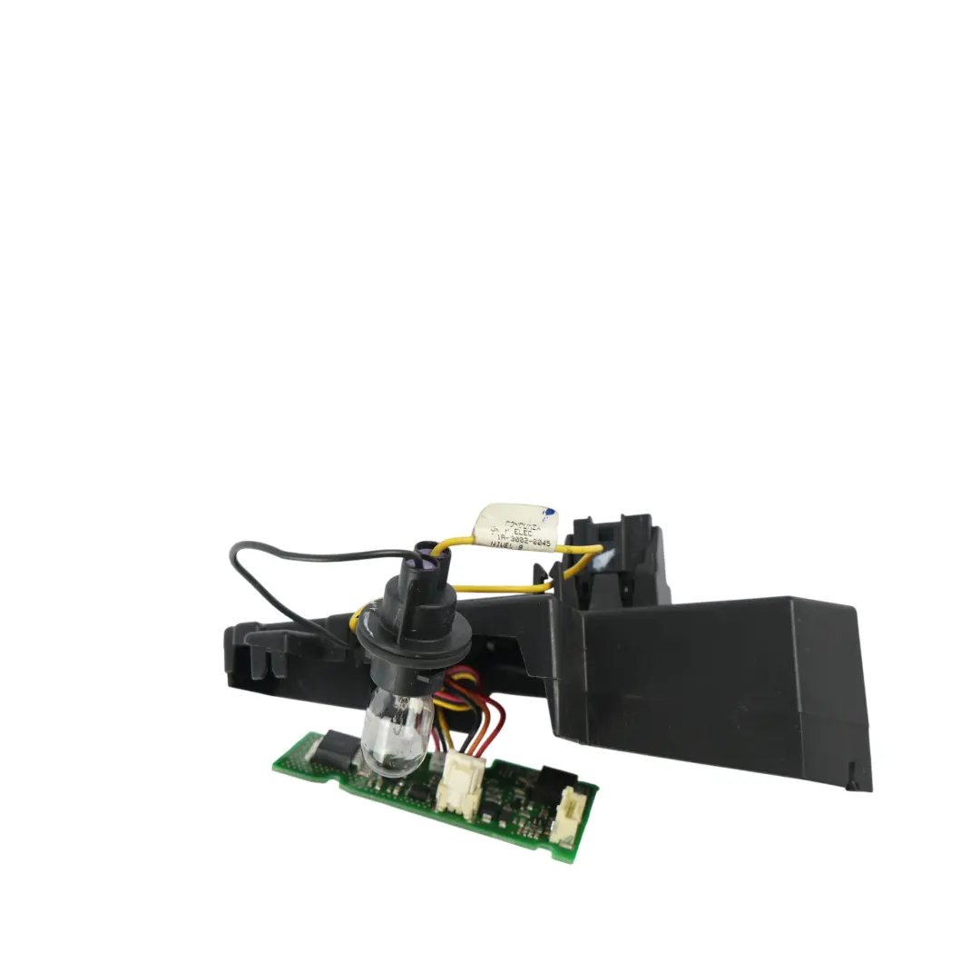 Feu Arrière Ampoule Support Douille Gauche pour Mercedes ML W166 à propos du numéro de pièce A1669068601 Mercedes ML W166 Feu Arrière Ampoule Support Douille Gauche - SKU A1669068601-1 - Numéro de pièce A1669068601