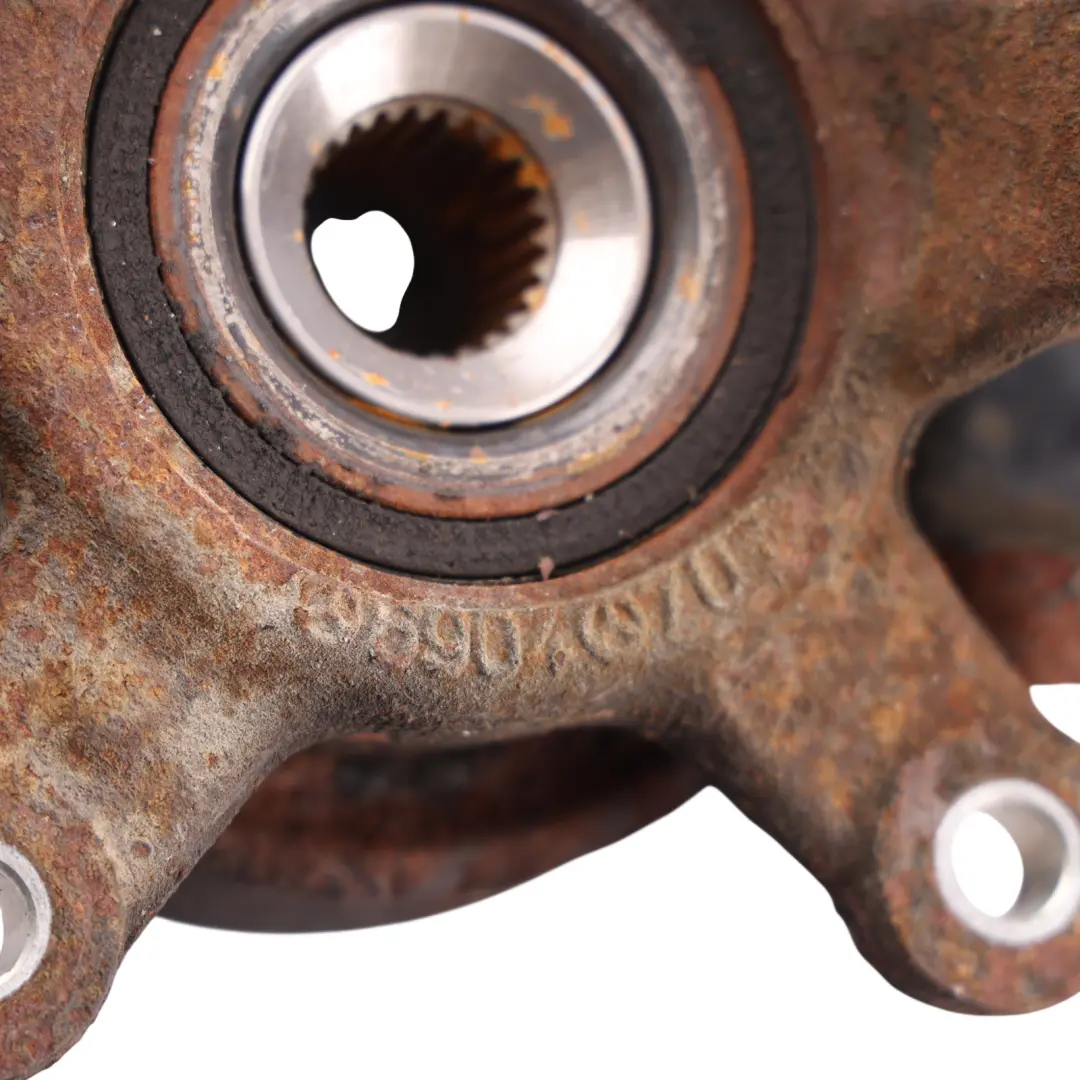Mercedes W169 W245 Buje Porta Rodamiento Rueda Delantero Derecho - SKU A1693300820-1 - Número de pieza A1693300820