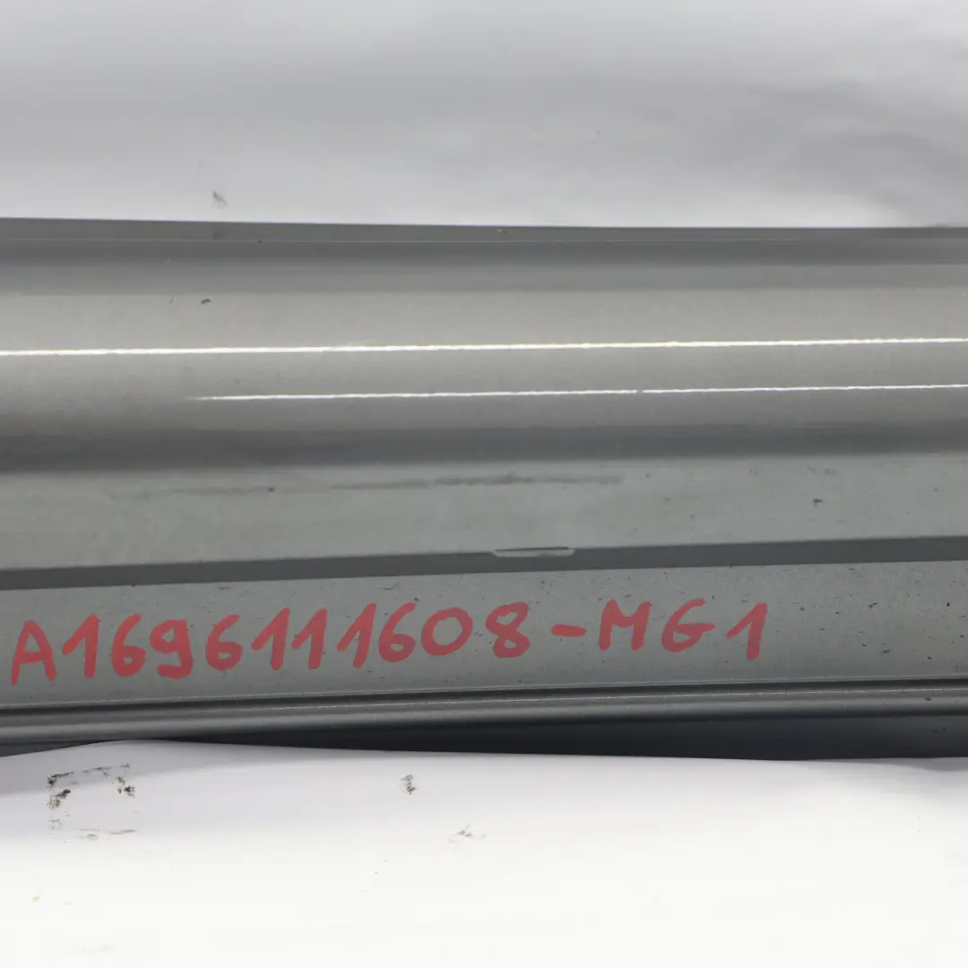 Mercedes W245 latérale couvre seuil de porte droite gris montagne métallisé 787 - SKU A1696111608-MG1 - Numéro de pièce A1696111608