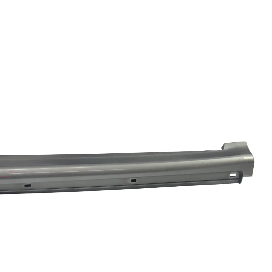 Gonna laterale copertura soglia porta destra Mountain Grey - 787 per Mercedes W245 con numero di parte A1696111608 Mercedes W245 Gonna laterale copertura soglia porta destra Mountain Grey - 787 - SKU A1696111608-MG1 - Numero di parte A1696111608