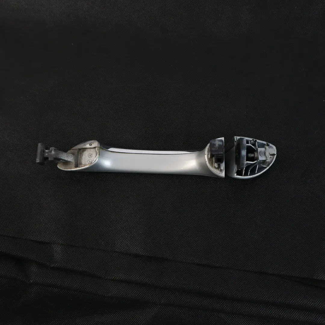 Tirador Puerta Exterior Derecho Plata Polar 761 para Mercedes W169 W245 con número de pieza A1697600270 Mercedes W169 W245 Tirador Puerta Exterior Derecho Plata Polar 761 - SKU A1697600270-PLS - Número de pieza A1697600270