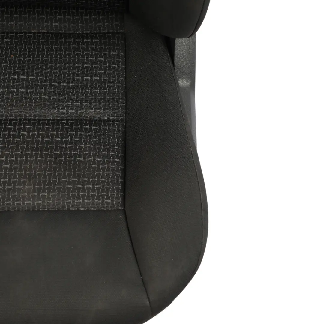 Siège Avant Gauche Intérieur En Tissu Noir pour Mercedes W245 à propos du numéro de pièce A1699106747 Mercedes W245 Siège Avant Gauche Intérieur En Tissu Noir - SKU A1699106747-1 - Numéro de pièce A1699106747