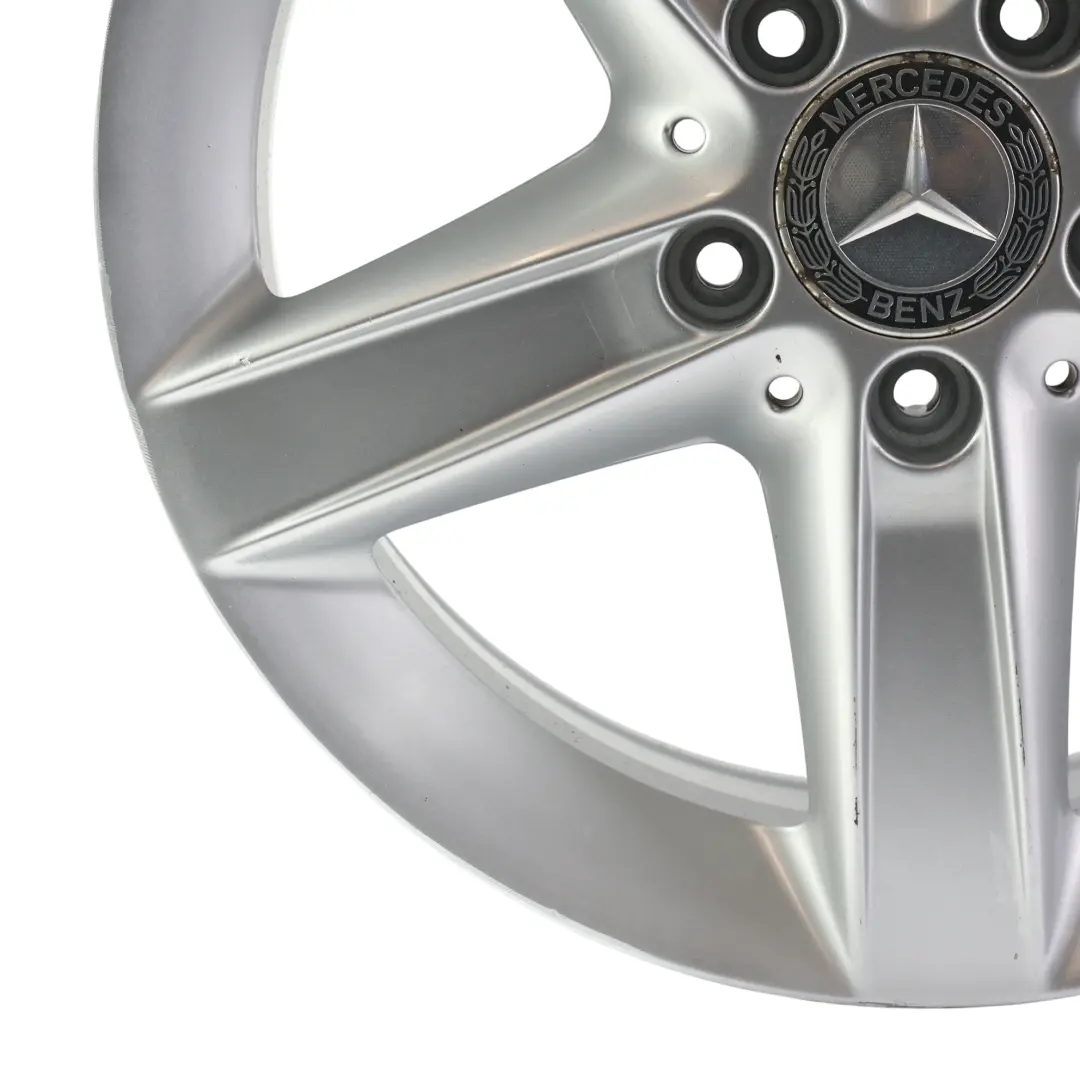 Jante alliage argent 16" 5 branches 7J ET:34 pour Mercedes SLK R171 à propos du numéro de pièce A1714013302 Mercedes SLK R171 Jante alliage argent 16" 5 branches 7J ET:34 - SKU A1714013302-1 - Numéro de pièce A1714013302