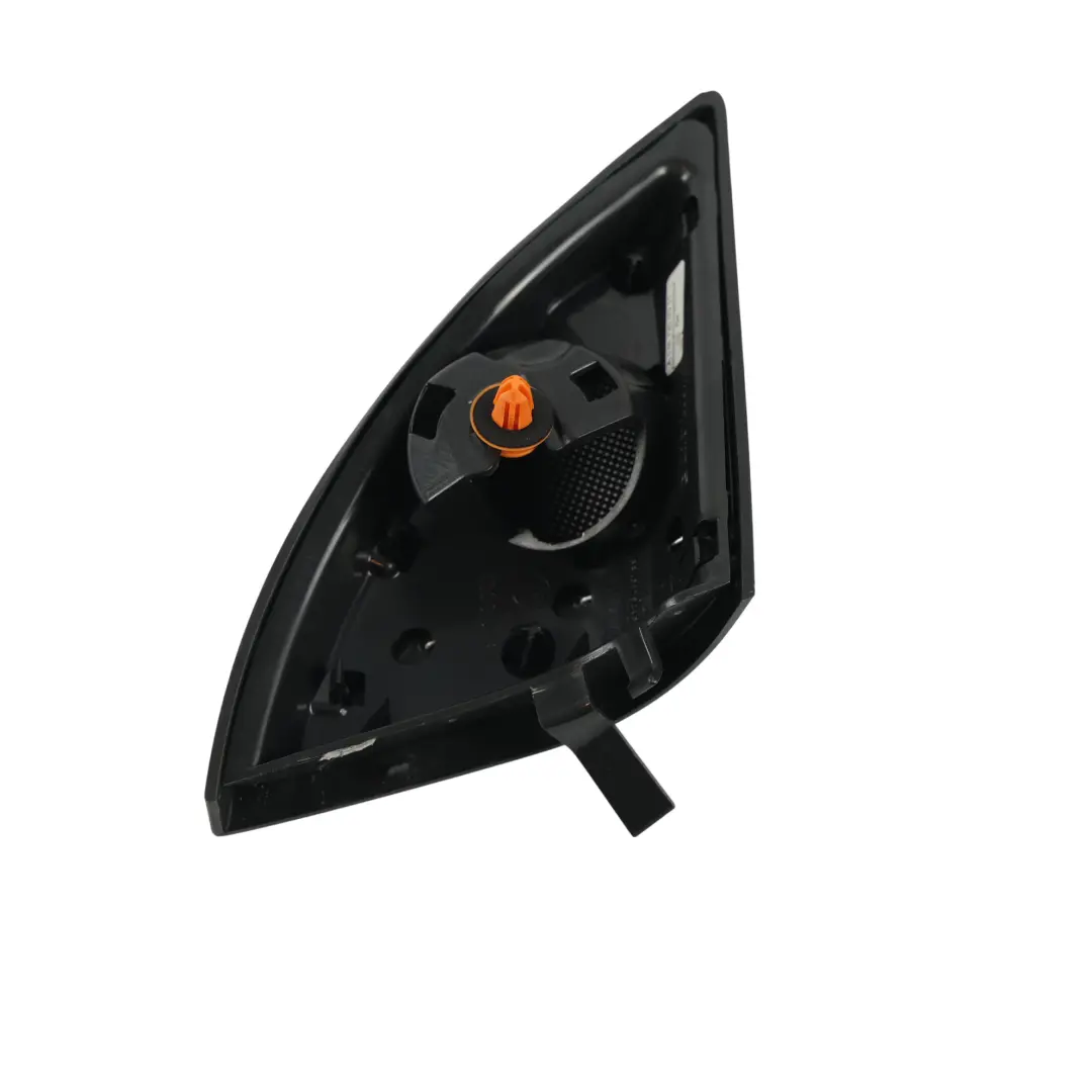 Rejilla Altavoz Izquierda Triángulo Interior para Mercedes W176 con número de pieza A1767200111 Mercedes W176 Rejilla Altavoz Izquierda Triángulo Interior - SKU A1767200111-1 - Número de pieza A1767200111