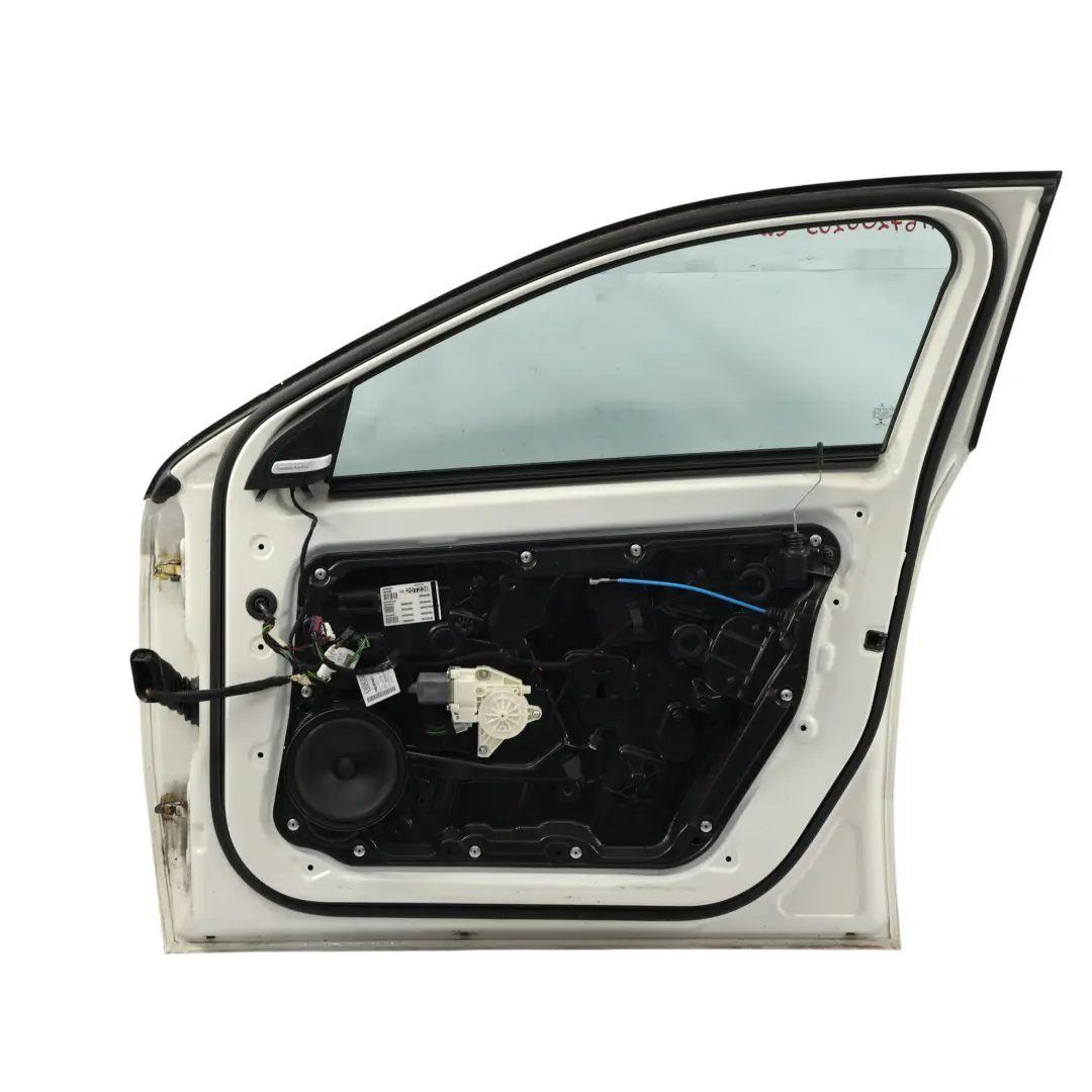 Puerta Delantera Derecha Clase A Blanco Calcita - 650 para Mercedes W176 con número de pieza A1767200205 Mercedes W176 Puerta Delantera Derecha Clase A Blanco Calcita - 650 - SKU A1767200205-CW - Número de pieza A1767200205