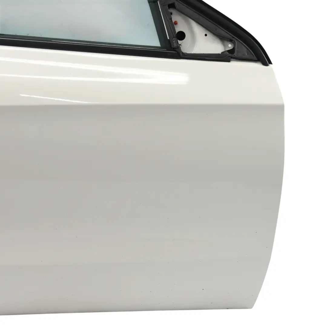 Puerta Delantera Derecha Clase A Blanco Calcita - 650 para Mercedes W176 con número de pieza A1767200205 Mercedes W176 Puerta Delantera Derecha Clase A Blanco Calcita - 650 - SKU A1767200205-CW - Número de pieza A1767200205