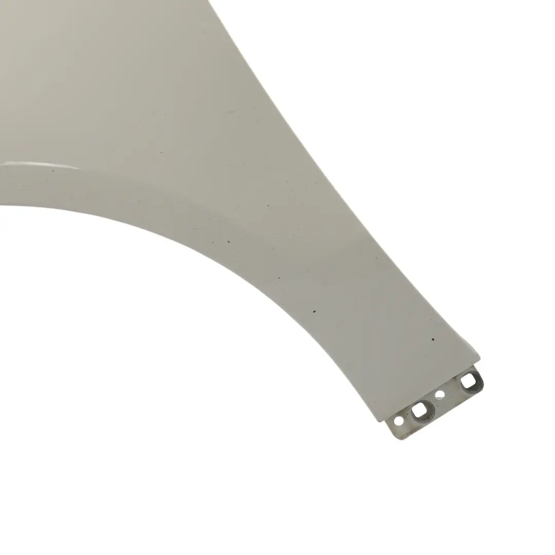 Mercedes W176 Panneau Aile Avant Gauche Garniture Couverture Blanc Calcite 650 - SKU A1768810101-CW1 - Numéro de pièce A1768810101