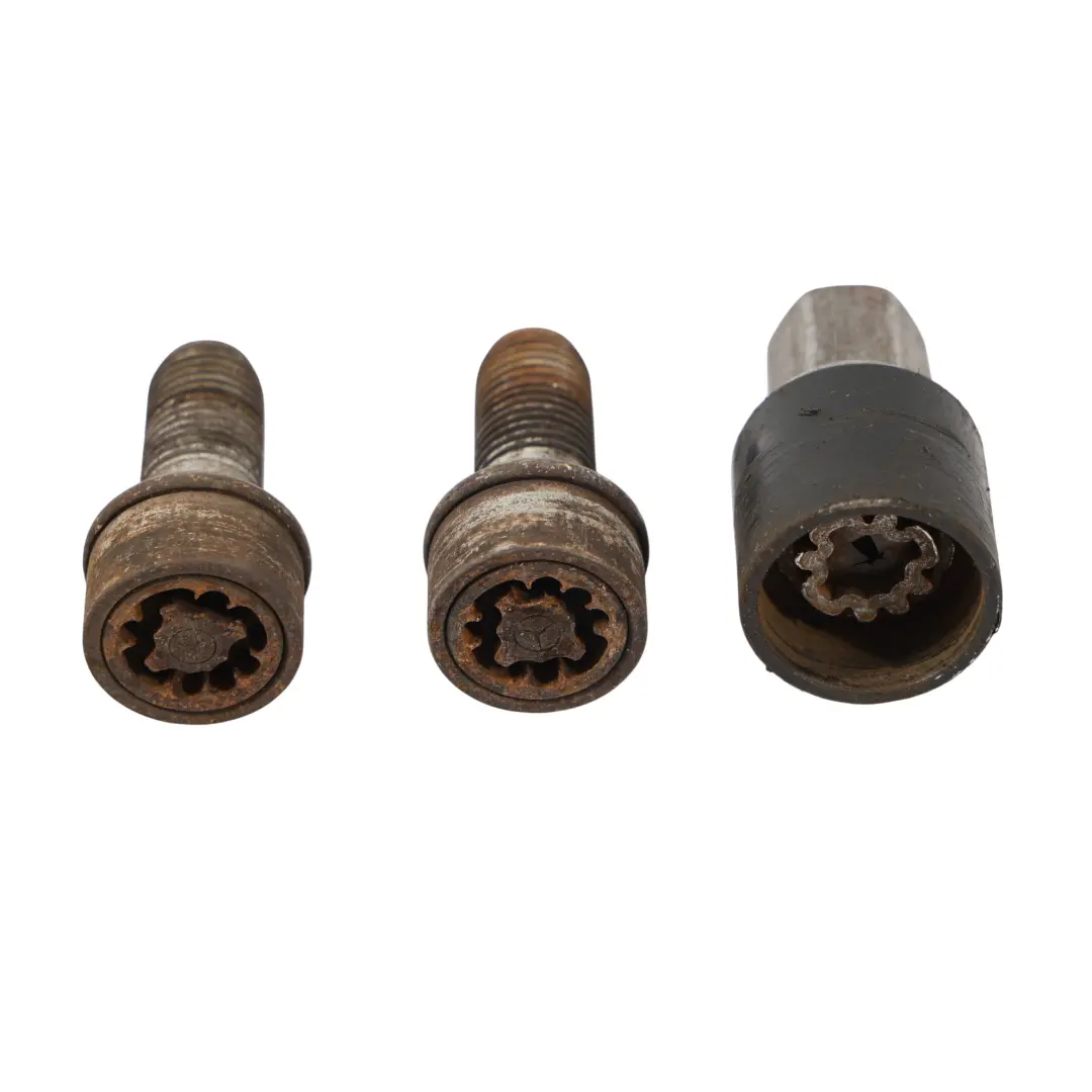 Zestaw Śrub Kół do Mercedes W203 o numerze A0009904907 Mercedes W203 Zestaw Śrub Kół - SKU A2035800010 - Numer Części A0009904907