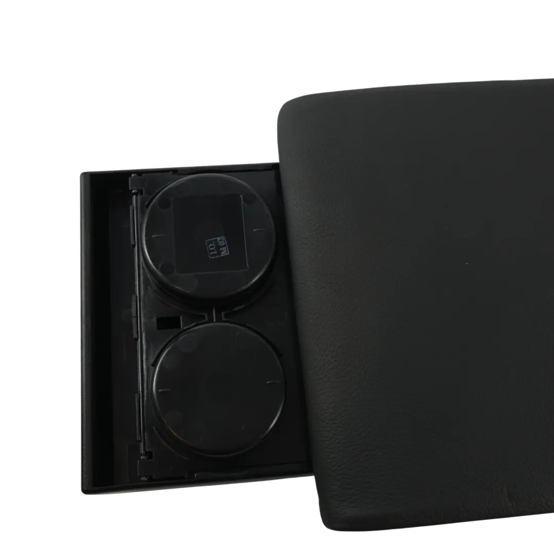 Rücksitz Armlehne Getränkehalter Leder Schwarz für Mercedes W203 mit Teilenummer A2039701630 Mercedes W203 Rücksitz Armlehne Getränkehalter Leder Schwarz - SKU A2039701630 - Teilenummer A2039701630