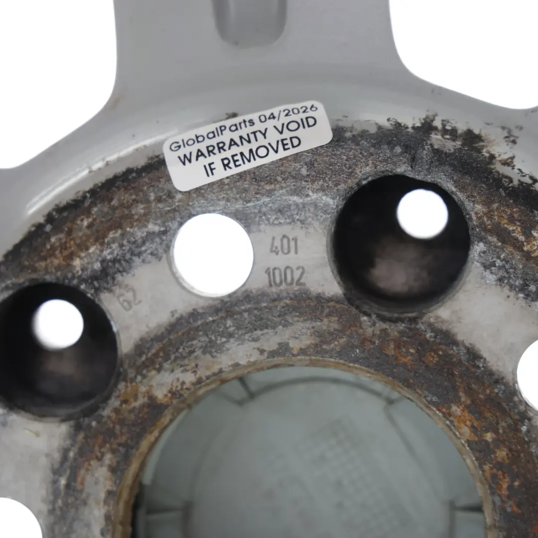 Jante alliage argentée 7 branches 16" 6J ET:39 pour Mercedes W204 à propos du numéro de pièce A2044011002 Mercedes W204 Jante alliage argentée 7 branches 16" 6J ET:39 - SKU A2044011002-1 - Numéro de pièce A2044011002