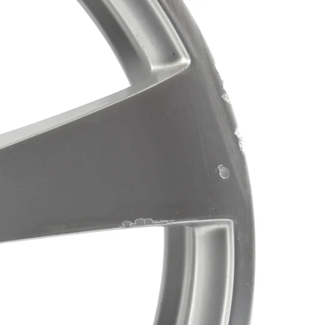 Jante alliage argentée 7 branches 16" 6J ET:39 pour Mercedes W204 à propos du numéro de pièce A2044011002 Mercedes W204 Jante alliage argentée 7 branches 16" 6J ET:39 - SKU A2044011002-1 - Numéro de pièce A2044011002