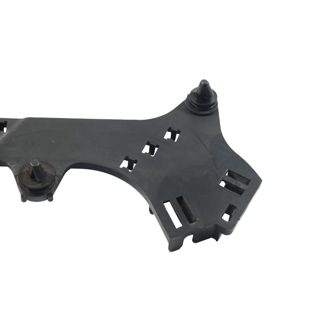 Mercedes W204 Guía Soporte Cable Guardabarros Trasero Izquierdo - SKU A2045460943 - Número de pieza A2045460943