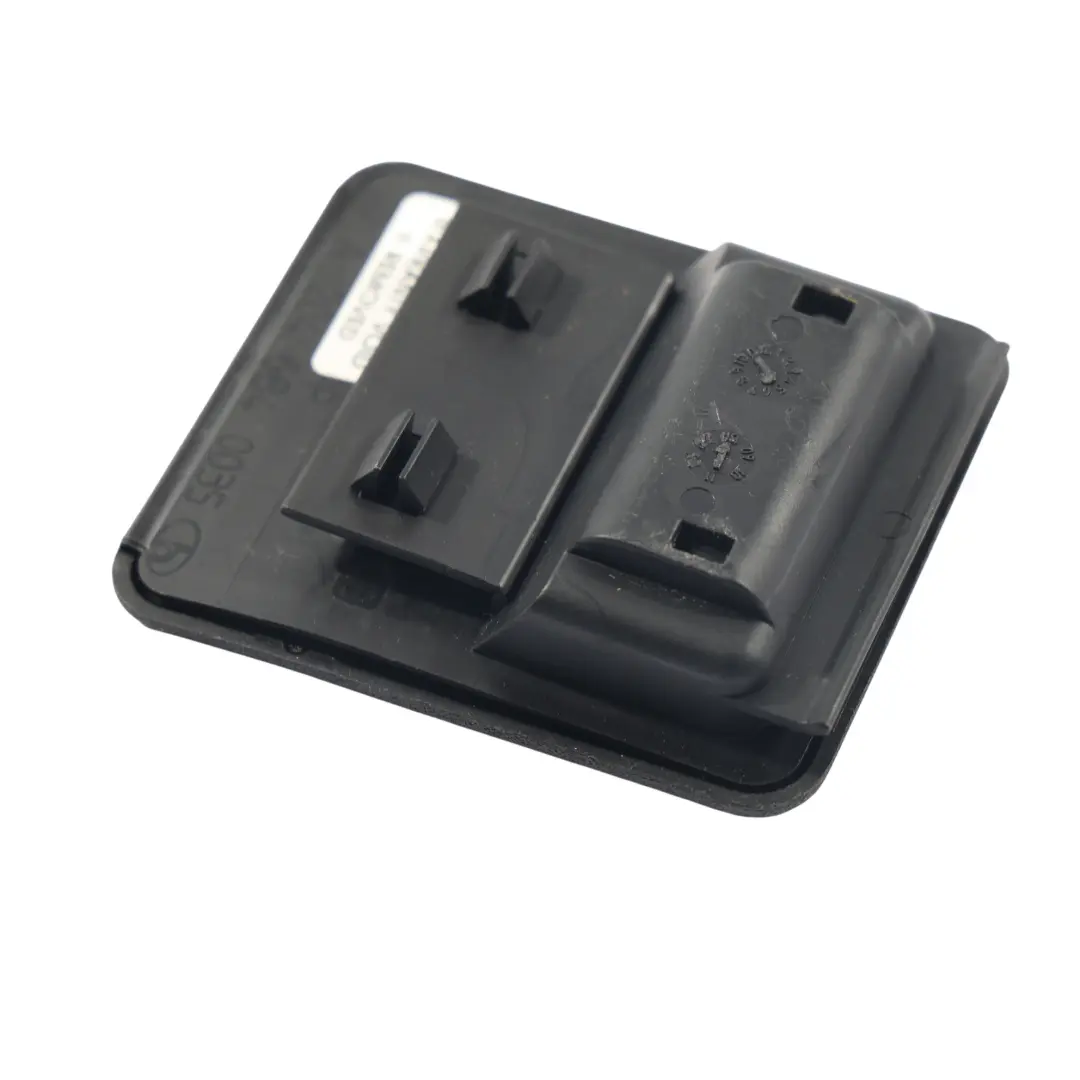 Tirador Superior Cubierta Suelo Maletero para Mercedes W204 con número de pieza A2046840035 Mercedes W204 Tirador Superior Cubierta Suelo Maletero - SKU A2046840035 - Número de pieza A2046840035