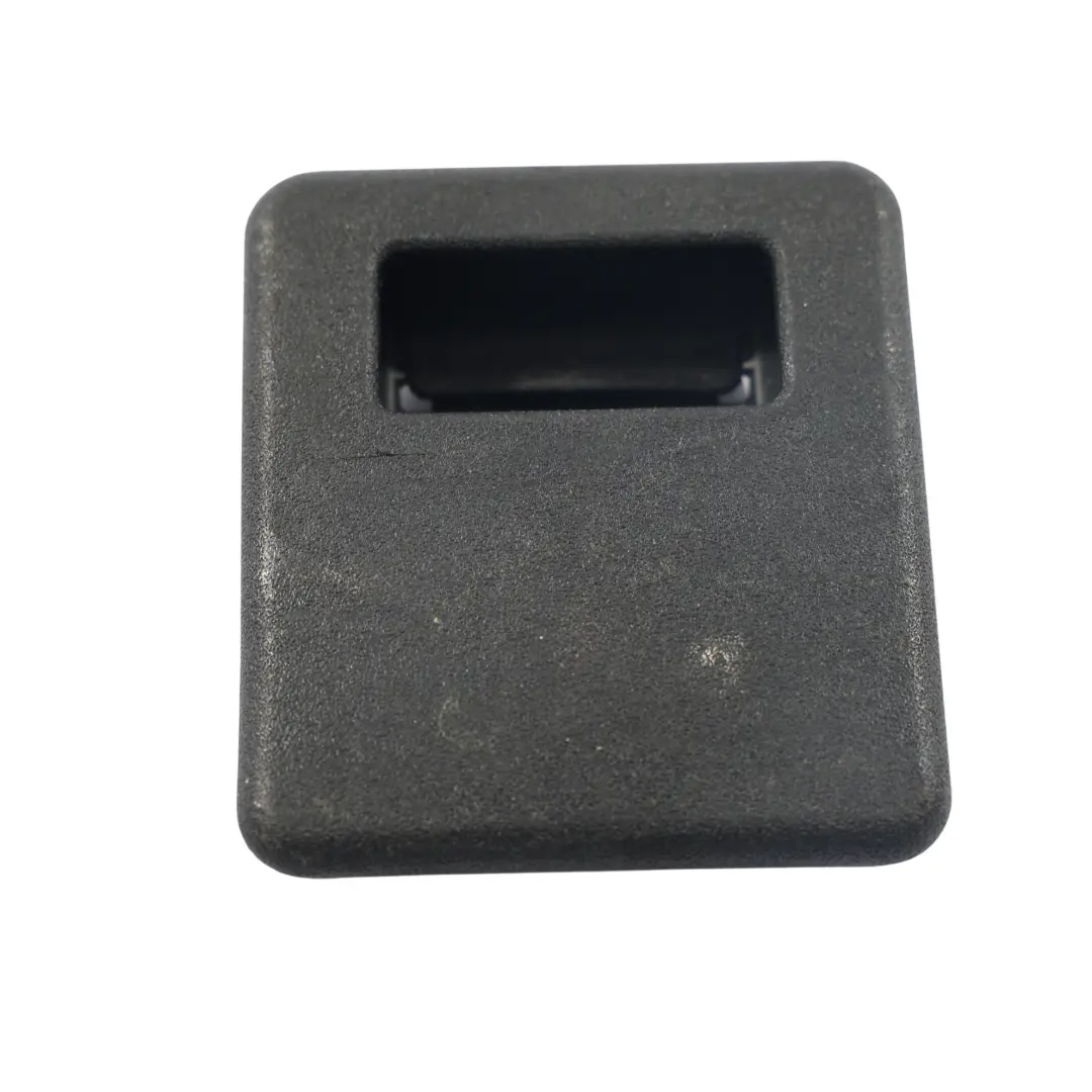 Poignée Plancher Supérieur Compartiment pour Mercedes W204 à propos du numéro de pièce A2046840035 Mercedes W204 Poignée Plancher Supérieur Compartiment - SKU A2046840035 - Numéro de pièce A2046840035