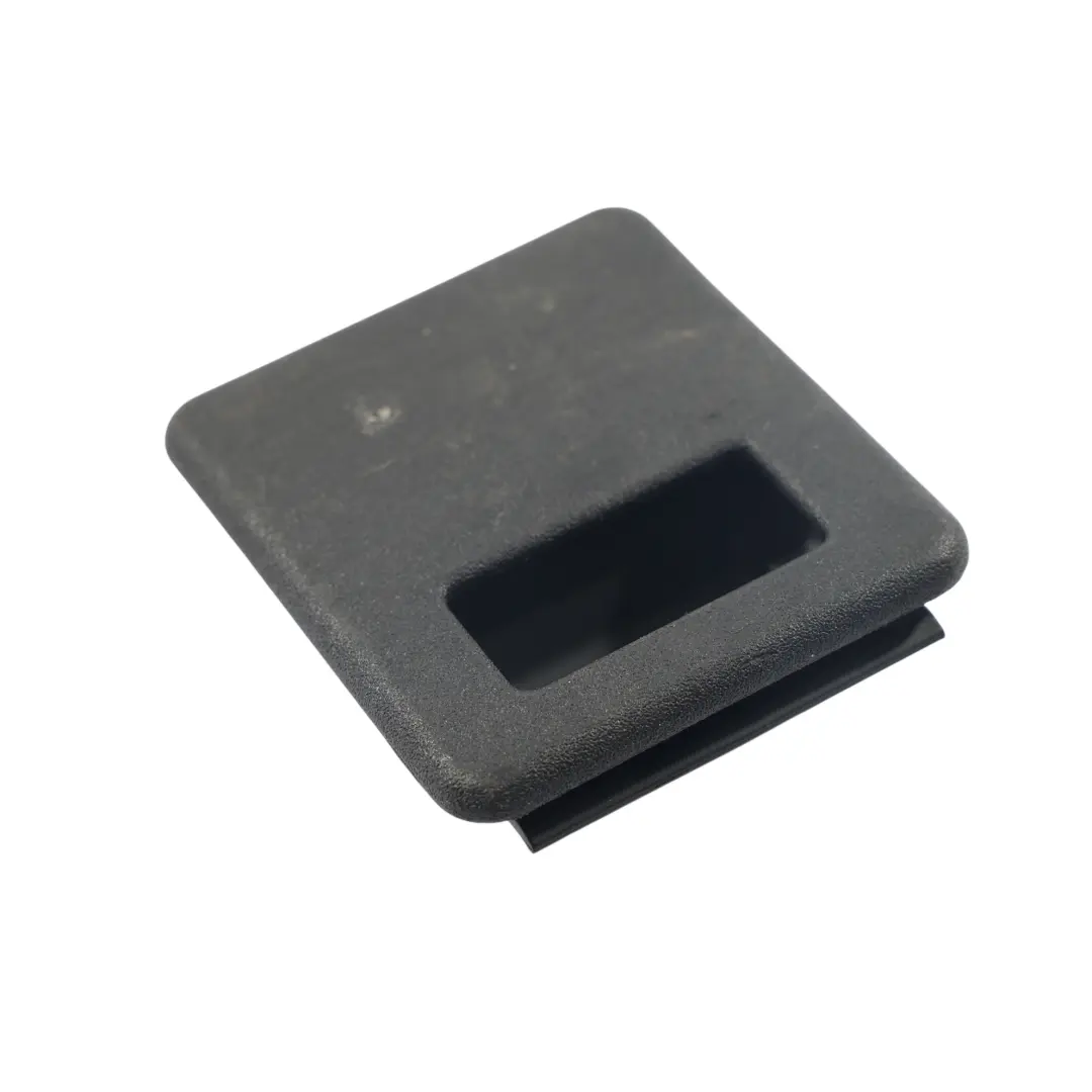 Mercedes W204 Poignée Plancher Supérieur Compartiment - SKU A2046840035 - Numéro de pièce A2046840035