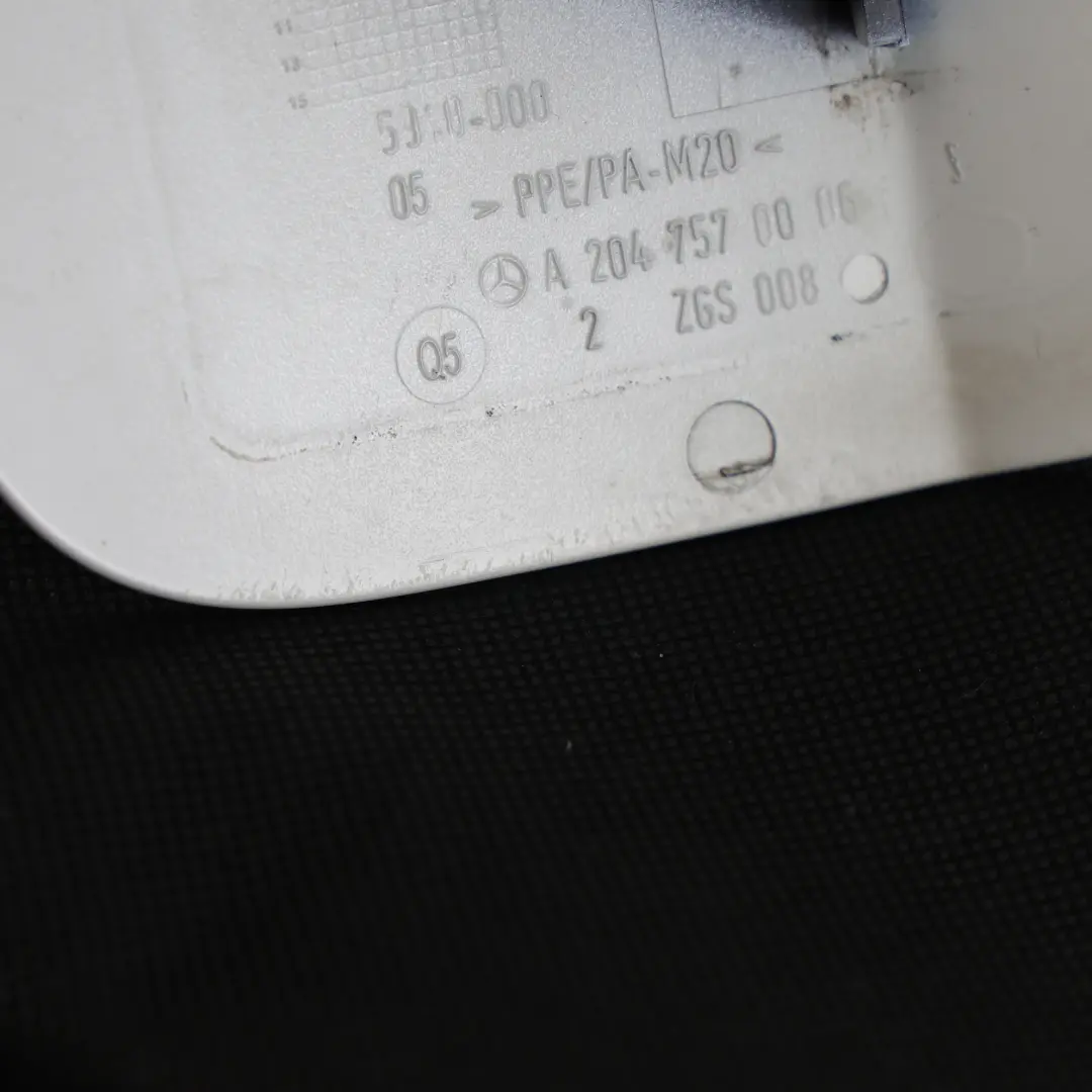 Mercedes W204 Tapa Combustible Calcite Blanco 650 - SKU A2047570006-CW - Número de pieza A2047570006