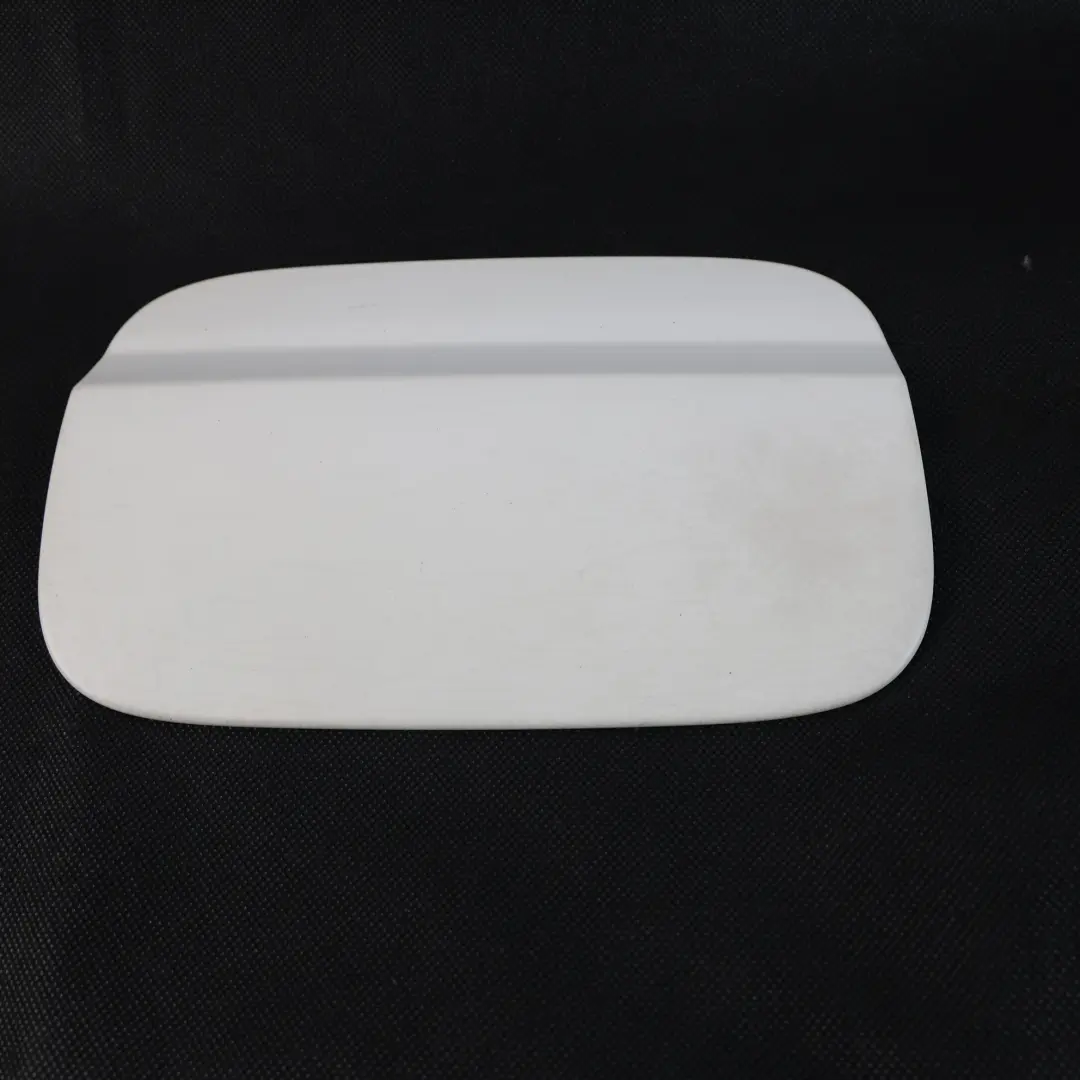 Coperchio Sportello Carburante Bianco Calcite 650 per Mercedes W204 con numero di parte A2047570006 Mercedes W204 Coperchio Sportello Carburante Bianco Calcite 650 - SKU A2047570006-CW - Numero di parte A2047570006