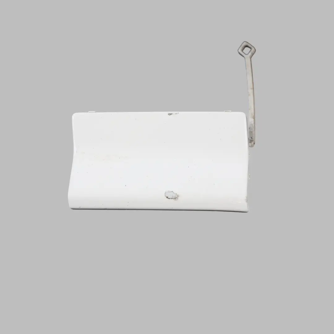 Tapa Gancho Remolque Trasero Blanco Calcita 650 para Mercedes W204 con número de pieza A2048850226 Mercedes W204 Tapa Gancho Remolque Trasero Blanco Calcita 650 - SKU A2048850226-CW - Número de pieza A2048850226