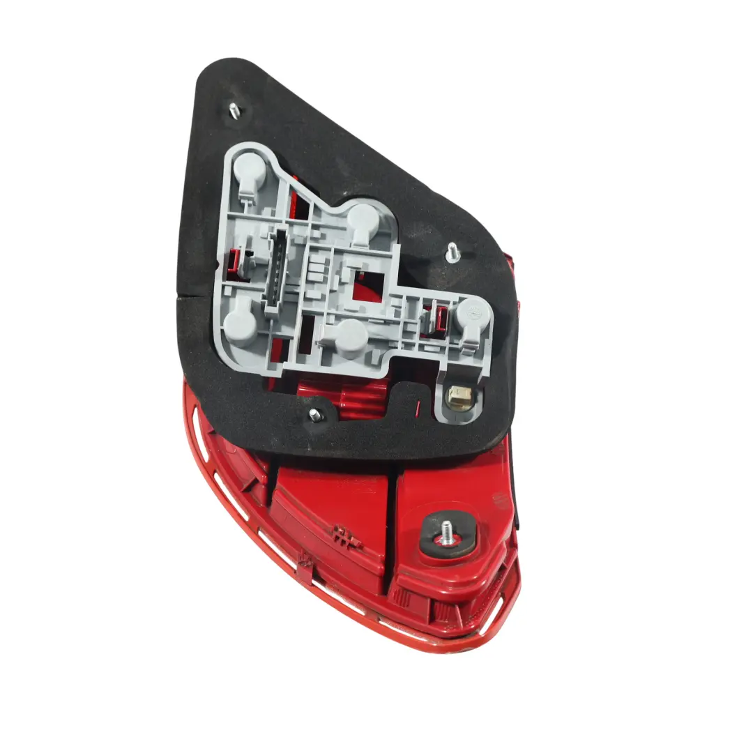 Mercedes W204 Feu Arrière Gauche - SKU A2049068502 - Numéro de pièce A2049068502
