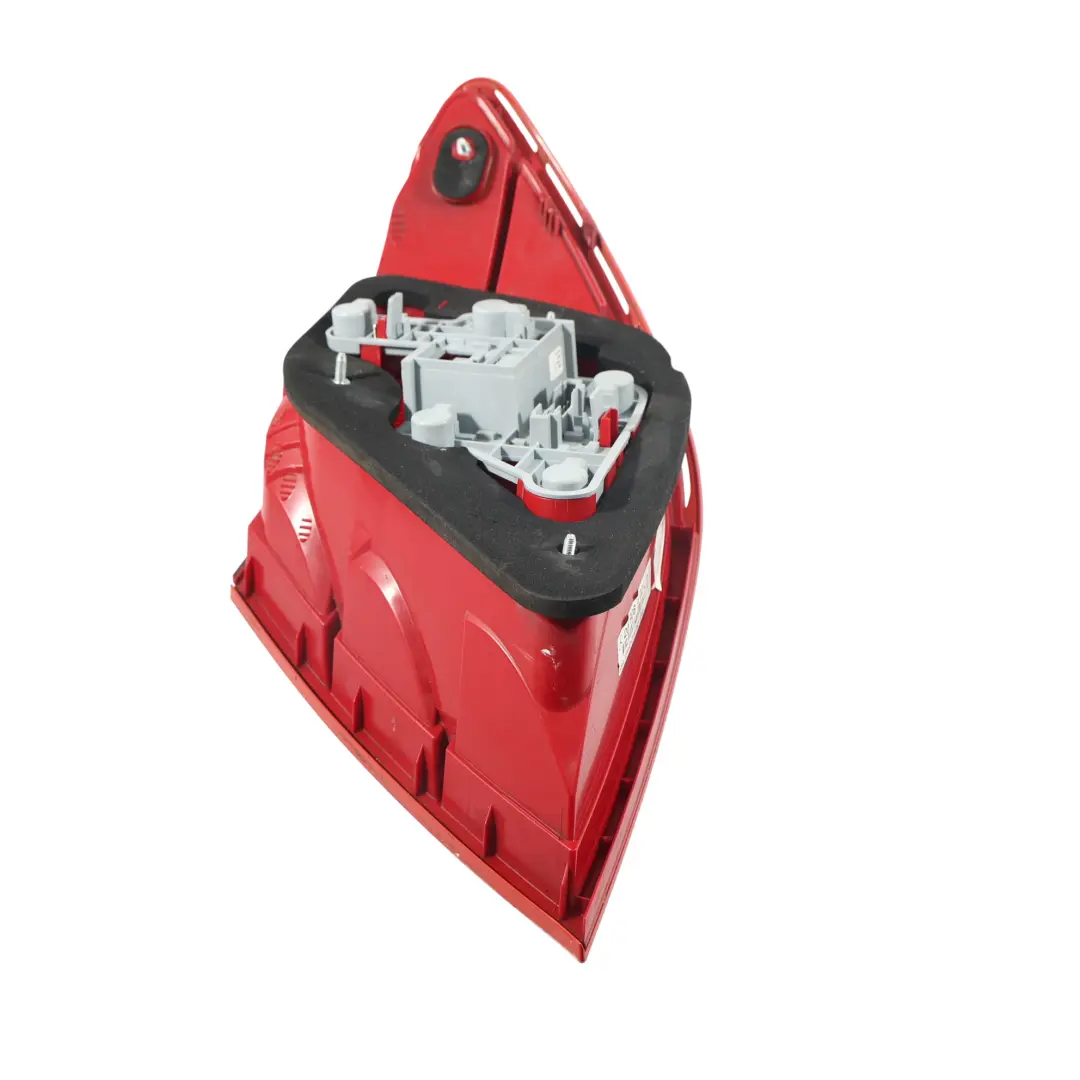 Lampa Tylna Lewa do Mercedes W204 o numerze A2049068502 Mercedes W204 Lampa Tylna Lewa - SKU A2049068502 - Numer Części A2049068502