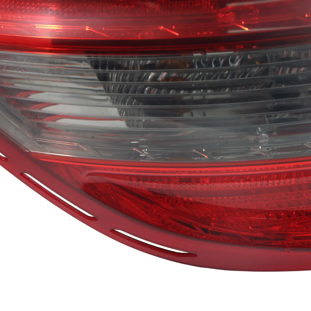 Lampa Tylna Lewa do Mercedes W204 o numerze A2049068502 Mercedes W204 Lampa Tylna Lewa - SKU A2049068502 - Numer Części A2049068502