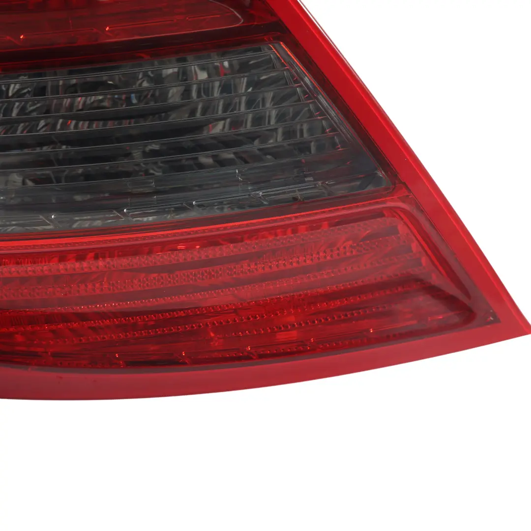 Mercedes W204 Luz Trasera Izquierda - SKU A2049068502 - Número de pieza A2049068502