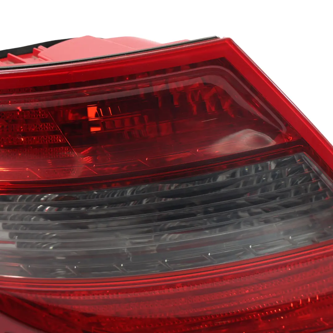 Heckleuchte Links für Mercedes W204 mit Teilenummer A2049068502 Mercedes W204 Heckleuchte Links - SKU A2049068502 - Teilenummer A2049068502