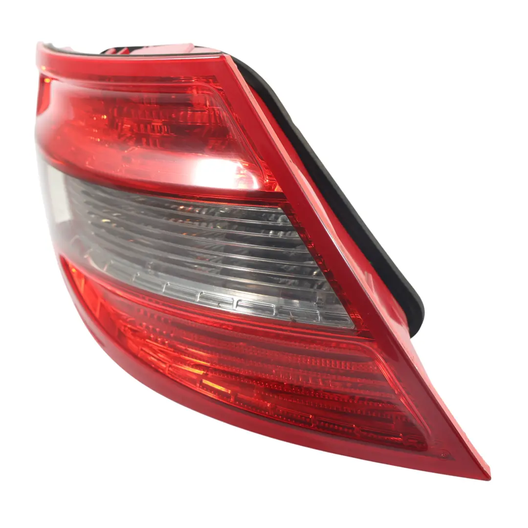 Feu Arrière Gauche pour Mercedes W204 à propos du numéro de pièce A2049068502 Mercedes W204 Feu Arrière Gauche - SKU A2049068502 - Numéro de pièce A2049068502