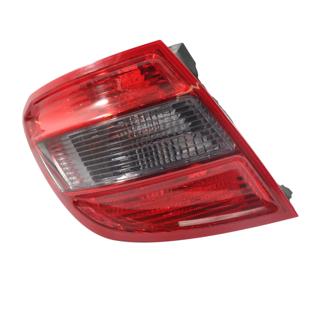 Mercedes S204 Estate Lampa Tylna Lewa W Błotnik Taiwan A2049069102 - SKU A2049069102-TAIWAN - Numer Części A2049069102-TAIWAN