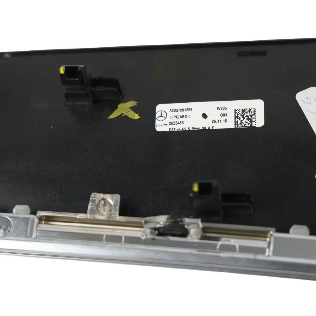 Tür Mittelkonsole Zierleiste SET KIT Eiche 2B35 für Mercedes W205 mit Teilenummer A2056808707 Mercedes W205 Tür Mittelkonsole Zierleiste SET KIT Eiche 2B35 - SKU A2056808707-1 - Teilenummer A2056808707