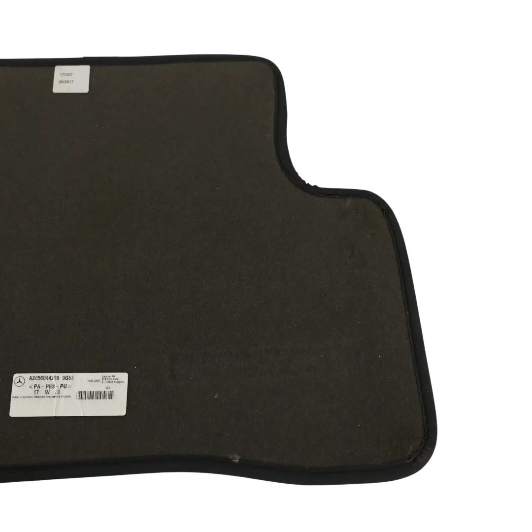 Alfombrillas Suelo Traseras Izquierda Derecha SET para Mercedes W205 AMG con número de pieza A2056844300 Mercedes W205 AMG Alfombrillas Suelo Traseras Izquierda Derecha SET - SKU A2056844300-1 - Número de pieza A2056844300
