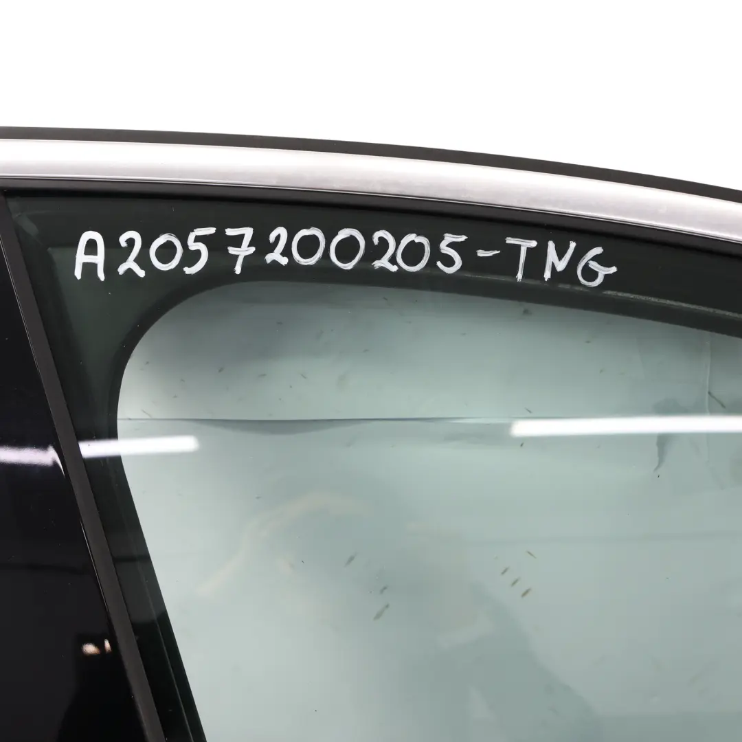 Tür Vorne Rechts Tenoritgrau Metallic - 755 für Mercedes W205 mit Teilenummer A2057200205 Mercedes W205 Tür Vorne Rechts Tenoritgrau Metallic - 755 - SKU A2057200205-TNG - Teilenummer A2057200205