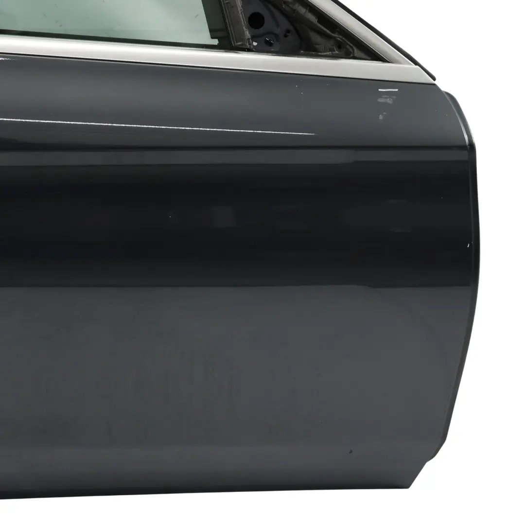 Puerta Delantera Derecha Tenorite Grey Metallic - 755 para Mercedes W205 con número de pieza A2057200205 Mercedes W205 Puerta Delantera Derecha Tenorite Grey Metallic - 755 - SKU A2057200205-TNG - Número de pieza A2057200205