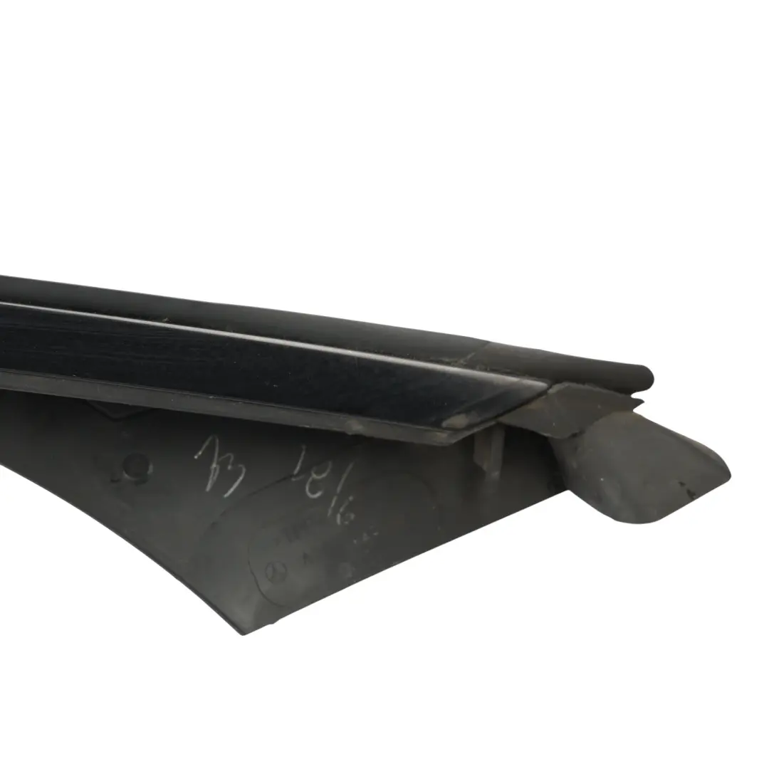 Cadre Fenêtre Avant Porte Droite Moulure Joint pour Mercedes W205 à propos du numéro de pièce A2057254600 Mercedes W205 Cadre Fenêtre Avant Porte Droite Moulure Joint - SKU A2057254600-1 - Numéro de pièce A2057254600