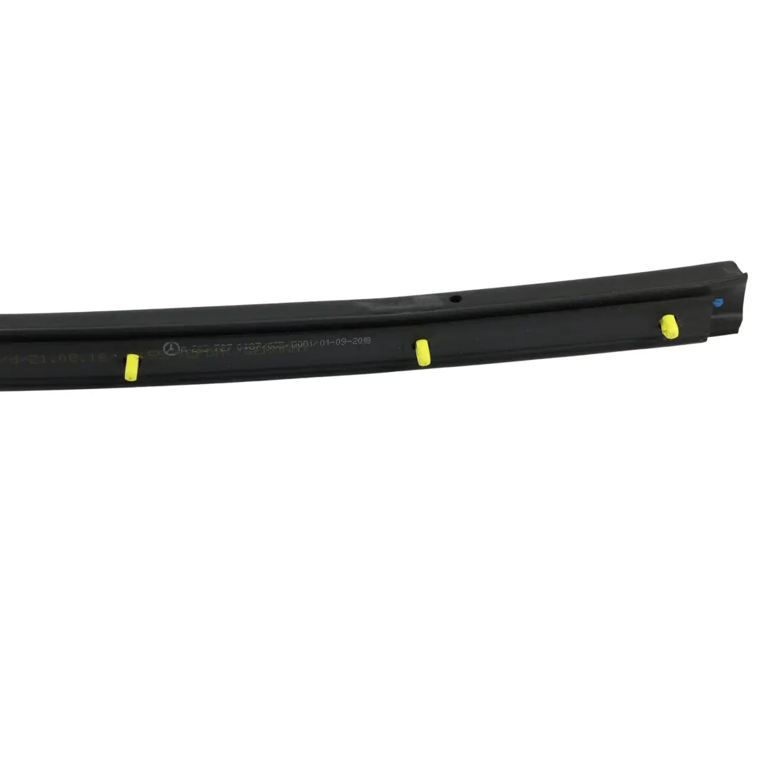 Guarnizione Guida Vetro Porta Anteriore Destra per Mercedes C205 con numero di parte A2057270487 Mercedes C205 Guarnizione Guida Vetro Porta Anteriore Destra - SKU A2057270487 - Numero di parte A2057270487