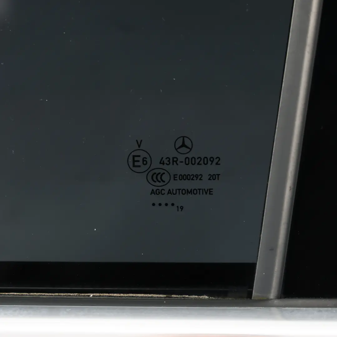Mercedes W205 Porte Arrière Gauche Obsidian Black Noir Metallic - 197 - SKU A2057300105-OB - Numéro de pièce A2057300105