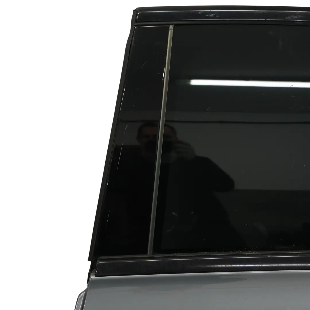 Puerta Trasera Izquierda Selenite Grey Gris Metalizado - 992 para Mercedes W205 con número de pieza A2057300105 Mercedes W205 Puerta Trasera Izquierda Selenite Grey Gris Metalizado - 992 - SKU A2057300105-SEL1 - Número de pieza A2057300105