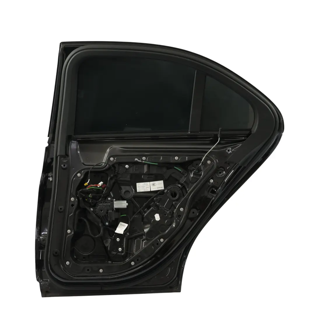 Tür Hinten Rechts Obsidianschwarz Metallic - 197 für Mercedes W205 mit Teilenummer A2057300205 Mercedes W205 Tür Hinten Rechts Obsidianschwarz Metallic - 197 - SKU A2057300205-OB1 - Teilenummer A2057300205