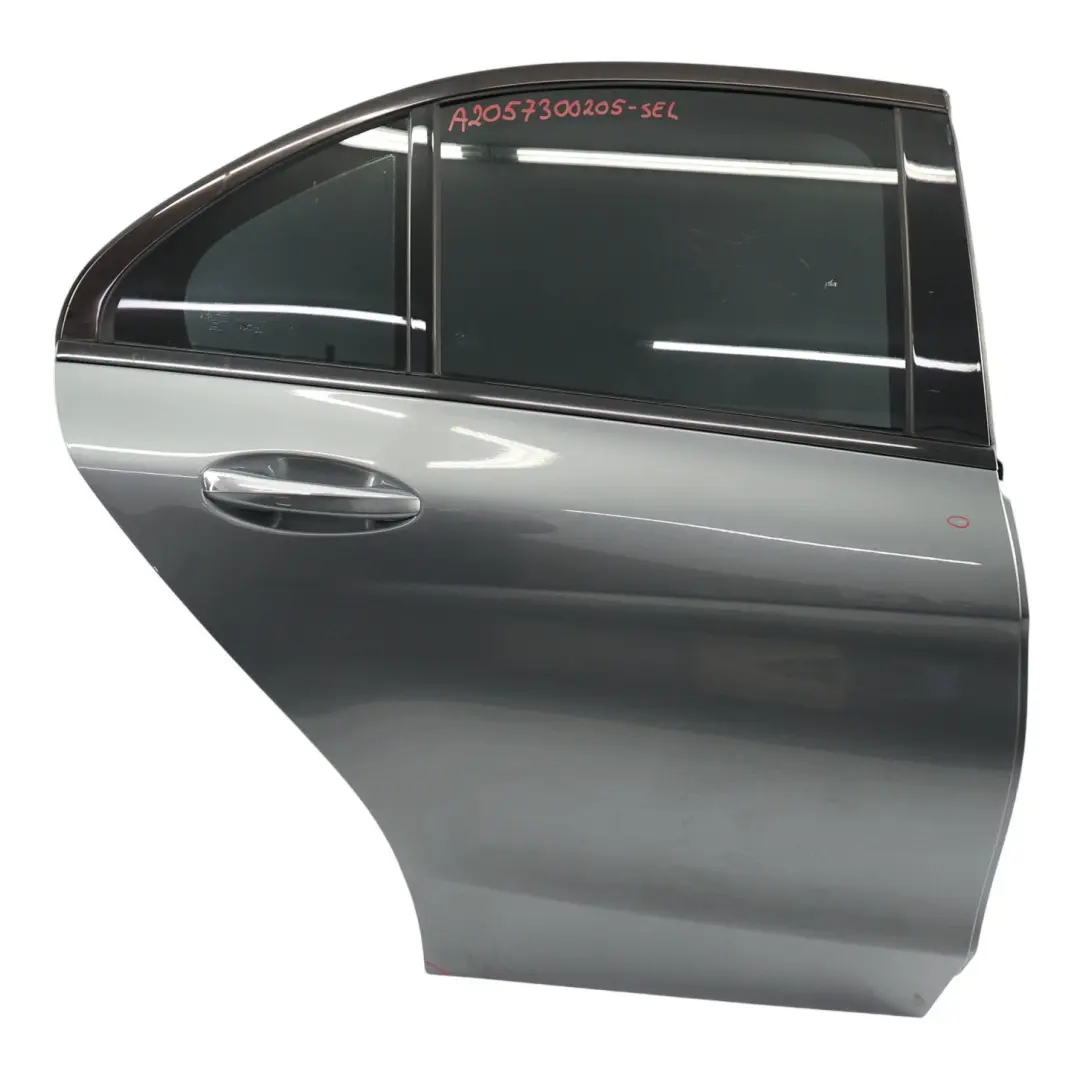 Porta Posteriore Destra Selenite Grey Metallic Grigio - 992 per Mercedes W205 con numero di parte A2057300205 Mercedes W205 Porta Posteriore Destra Selenite Grey Metallic Grigio - 992 - SKU A2057300205-SEL - Numero di parte A2057300205