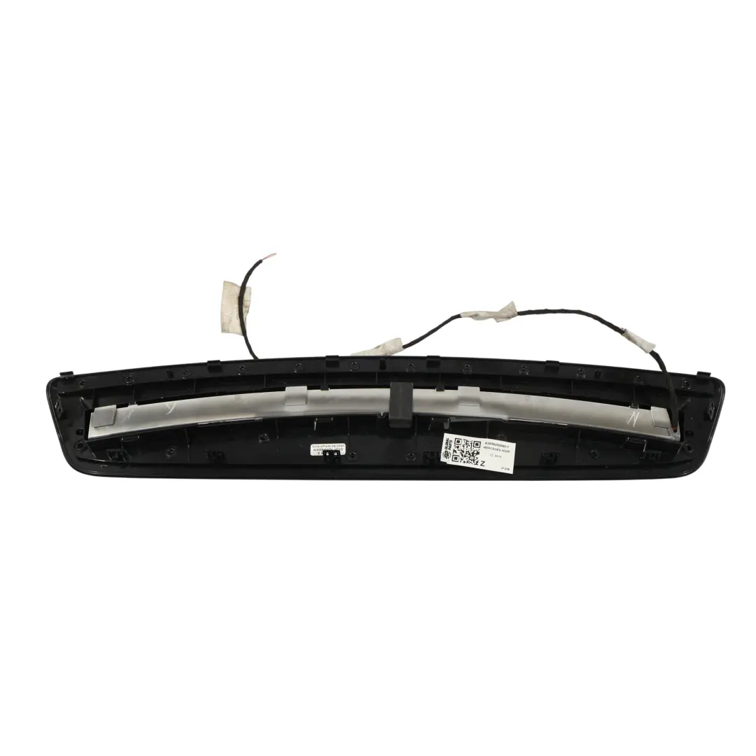 Bremslicht Hinten Dritte Stopp Abdeckung Schwarz für Mercedes W205 mit Teilenummer A2058200060 Mercedes W205 Bremslicht Hinten Dritte Stopp Abdeckung Schwarz - SKU A2058200060-1 - Teilenummer A2058200060
