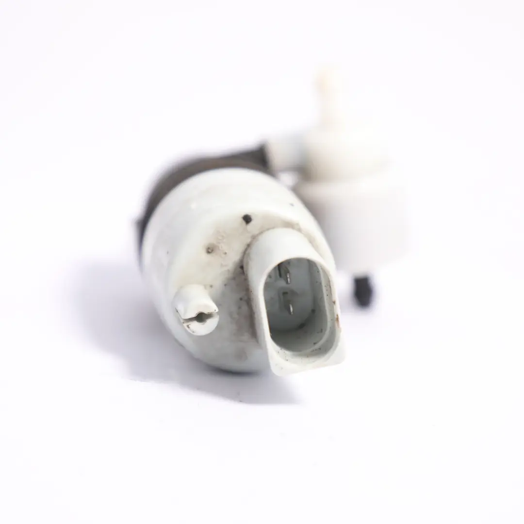 Windscreen Windshield Washer Pump Unit A205866000 to Mercedes S205 S213 C238 with Part number A2058660000 Mercedes S205 S213 C238 Windscreen Windshield Washer Pump Unit A205866000 - SKU A2058660000 - Part number A2058660000