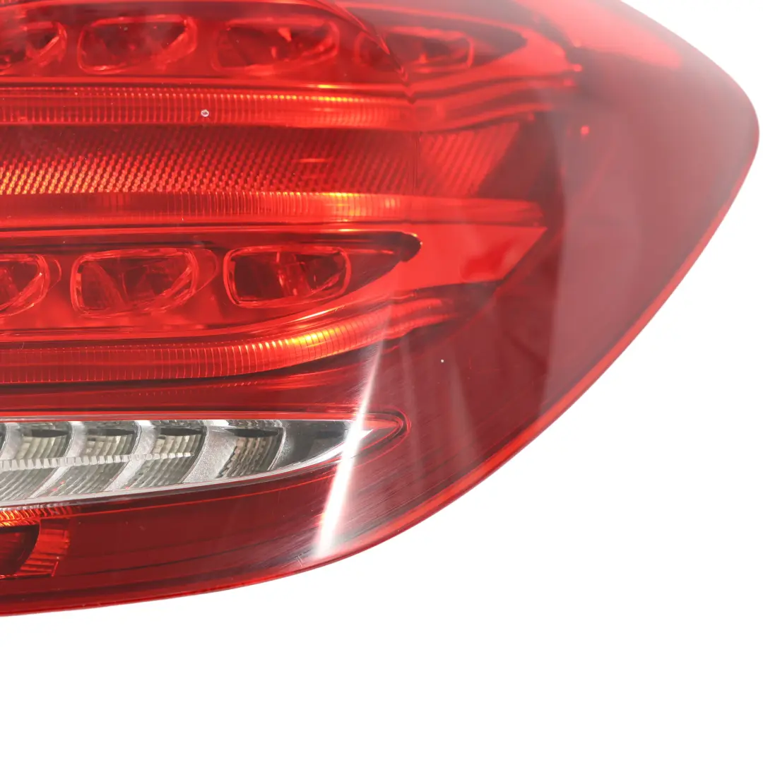 Rückleuchte LED Seitenwand Rechts Rücklicht für Mercedes W205 Limousine mit Teilenummer A2059061457 Mercedes W205 Limousine Rückleuchte LED Seitenwand Rechts Rücklicht - SKU A2059061457-1 - Teilenummer A2059061457