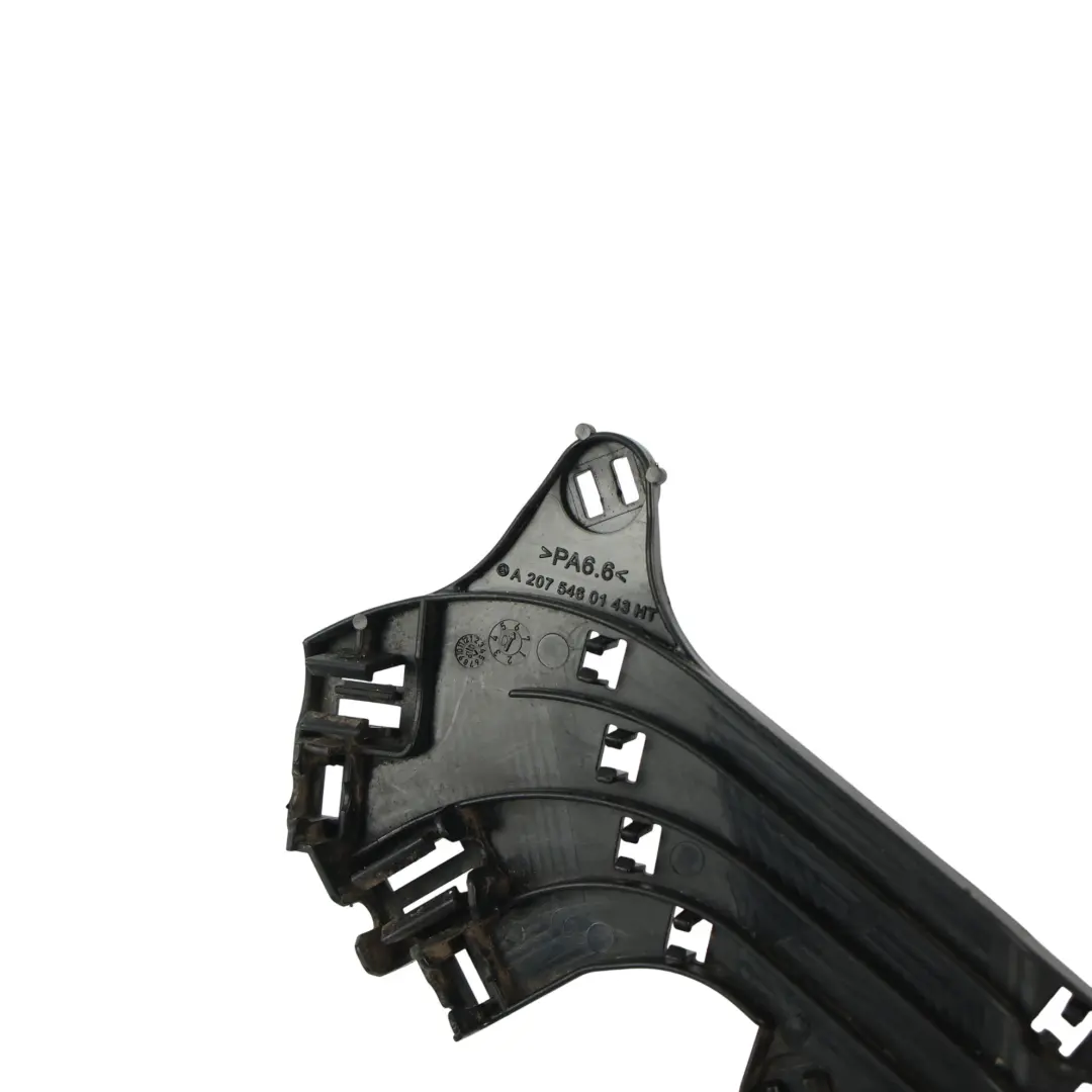 Mercedes W204 Guide Rail Câble Passage Roue Arrière Gauche - SKU A2075460143 - Numéro de pièce A2075460143