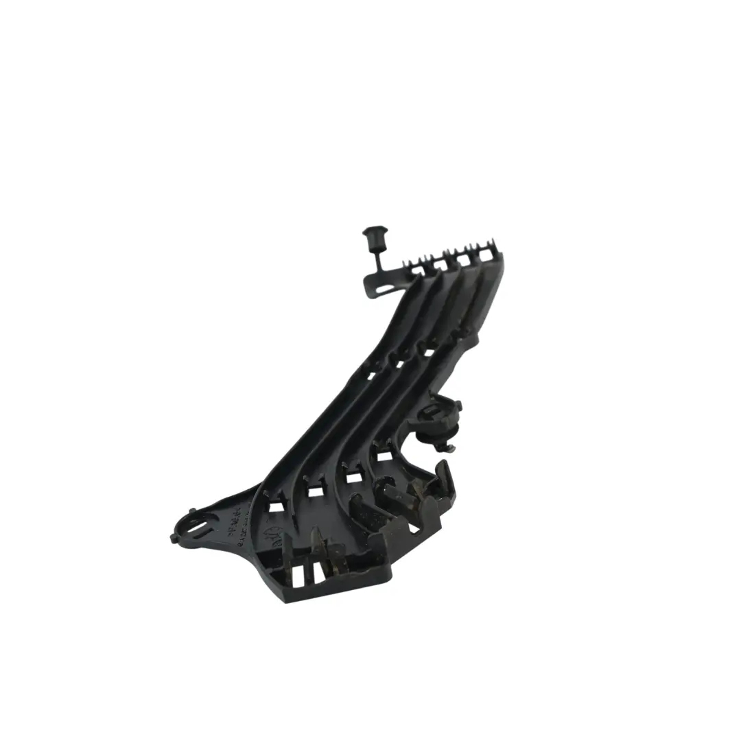 Guía Soporte Cable Guardabarros Trasero Izquierdo para Mercedes W204 con número de pieza A2075460143 Mercedes W204 Guía Soporte Cable Guardabarros Trasero Izquierdo - SKU A2075460143 - Número de pieza A2075460143