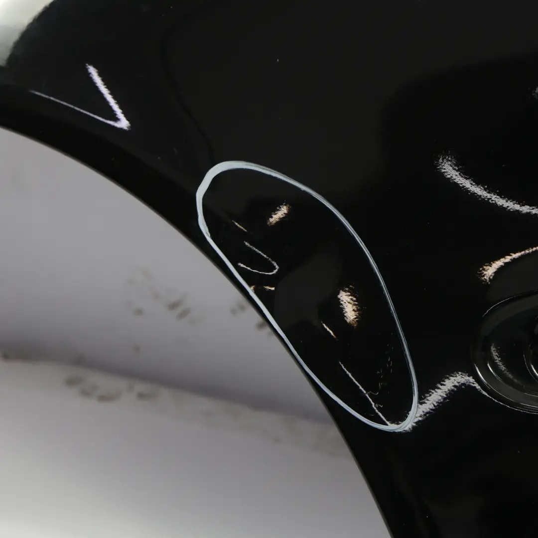 Seitenverkleidung Mercedes A209 C209 Vorne Links Kotflügel Obsidian Black - 197 für mit Teilenummer A2098800318 Seitenverkleidung Mercedes A209 C209 Vorne Links Kotflügel Obsidian Black - 197 - SKU A2098800318-OB - Teilenummer A2098800318