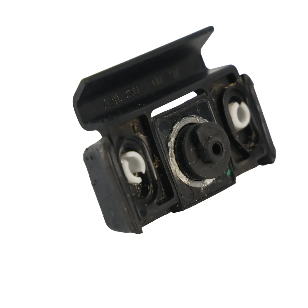 Tapa Tope Amortiguador Portón Trasero para Mercedes W211 C219 con número de pieza A2117500097 Mercedes W211 C219 Tapa Tope Amortiguador Portón Trasero - SKU A2117500097 - Número de pieza A2117500097